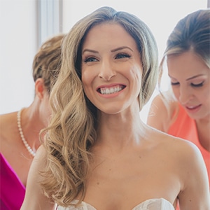 Μοντέρνος φθινοπωρινός γάμος στην Αθήνα με πολύχρωμα άνθη | Βανέσα & Θάνος