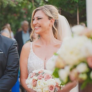 Pink & White καλοκαιρινός γάμος στο Μουσείο Οίνου | Αθηνά & Παναγιώτης