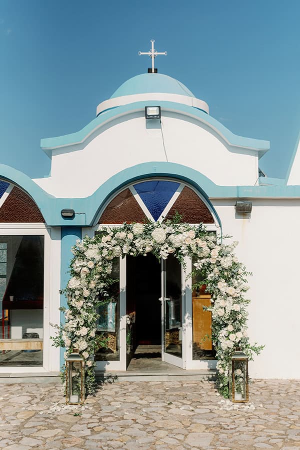 pretty-summer-wedding-antikyra-white-flowers_05x