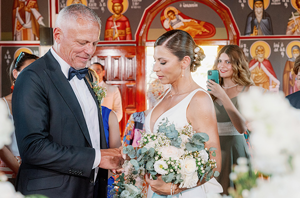 pretty-summer-wedding-antikyra-white-flowers_21