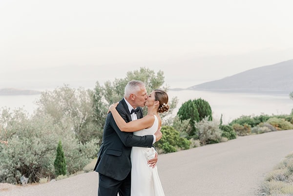 pretty-summer-wedding-antikyra-white-flowers_53