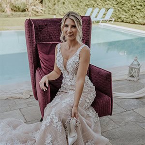 Ρομαντικός φθινοπωρινός γάμος στη Χαλκιδική με ολόλευκα λουλούδια  | Βίκυ & Άλκης