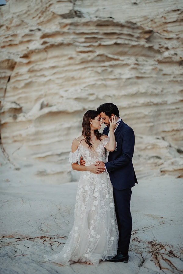 romantic-fall-wedding-limassol-white-roses_01