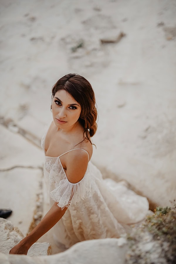 romantic-fall-wedding-limassol-white-roses_02z