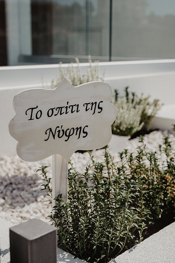 romantic-fall-wedding-limassol-white-roses_04y