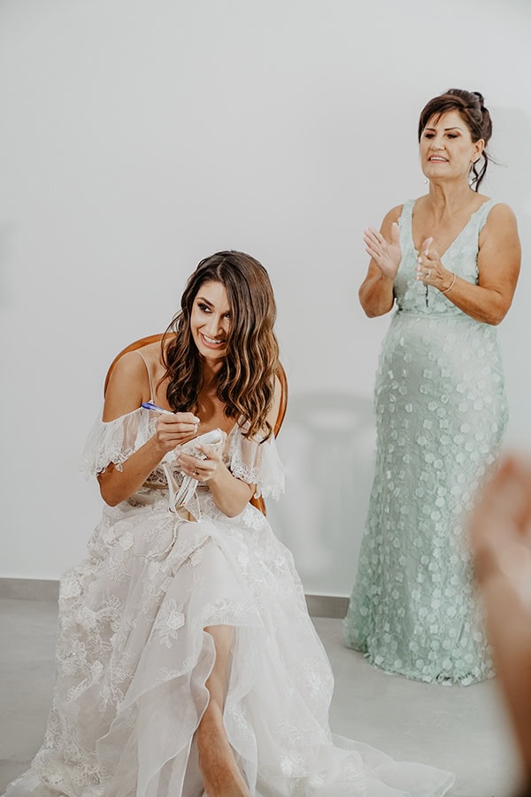 romantic-fall-wedding-limassol-white-roses_05z