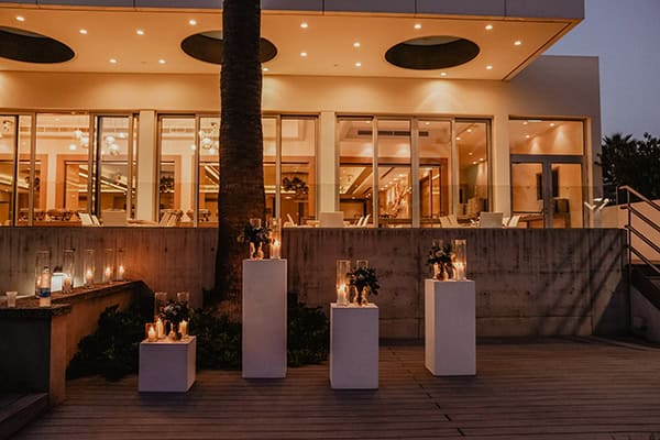 romantic-fall-wedding-limassol-white-roses_14