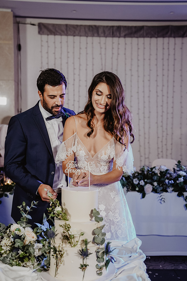 romantic-fall-wedding-limassol-white-roses_15
