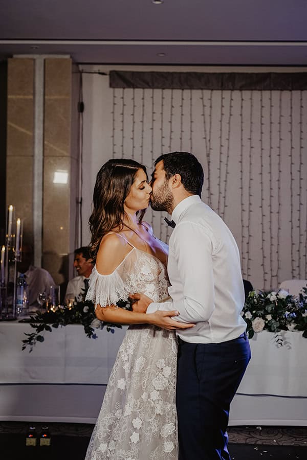 romantic-fall-wedding-limassol-white-roses_18