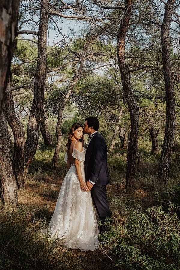 romantic-fall-wedding-limassol-white-roses_21