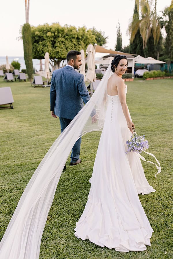 romantic-spring-wedding-columbia-beach-resort_01