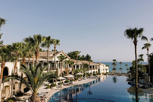 romantic-spring-wedding-columbia-beach-resort_04x