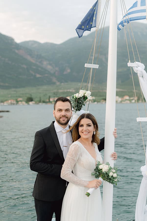romantic-spring-wedding-island-white-flowers_03