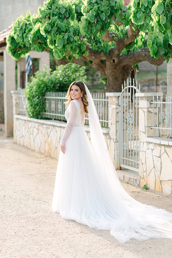 romantic-spring-wedding-island-white-flowers_10