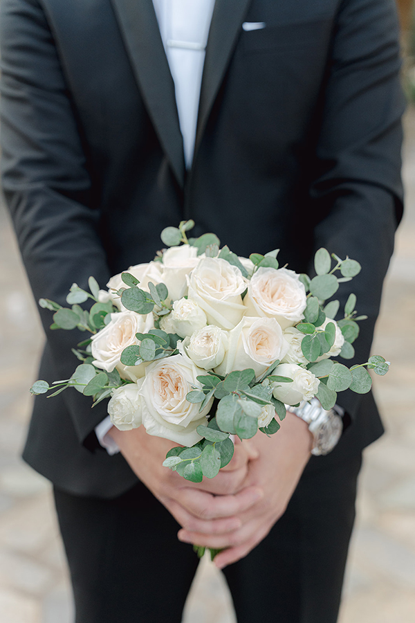romantic-spring-wedding-island-white-flowers_23