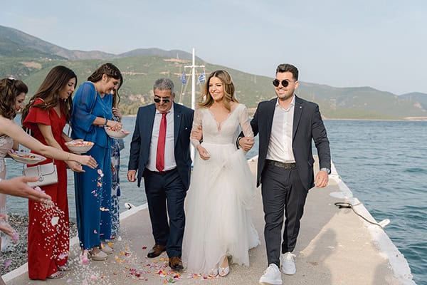 romantic-spring-wedding-island-white-flowers_26