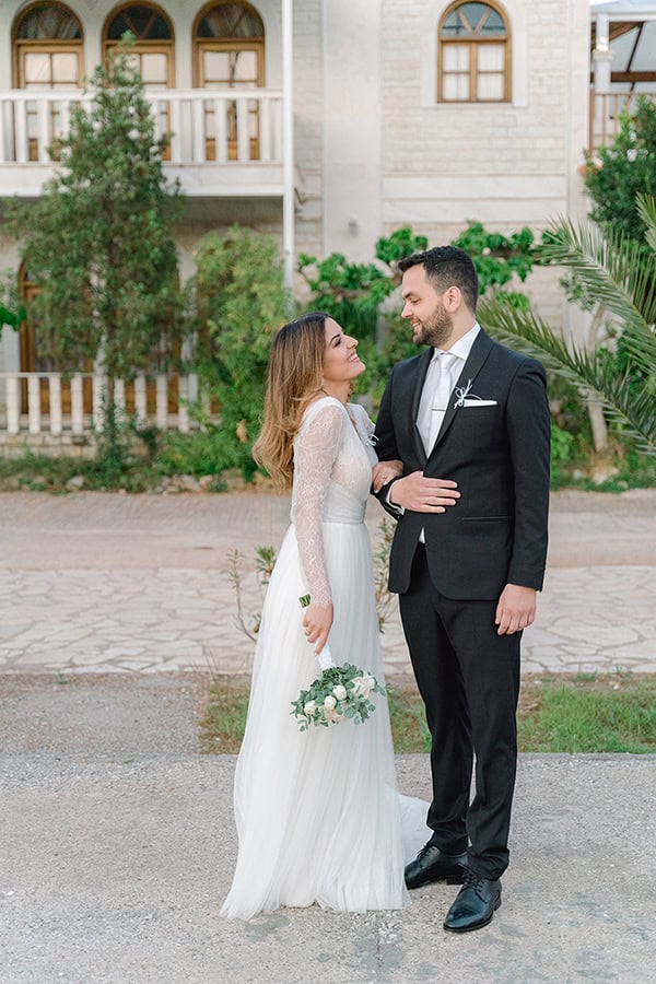 romantic-spring-wedding-island-white-flowers_34