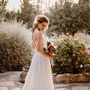 Ρουστίκ καλοκαιρινός γάμος στα Χανιά με στάχυα και πήλινες λεπτομέρειες │ Δώρα & Άγης