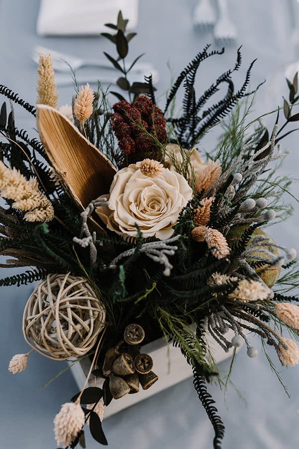 Ρουστίκ διακόσμηση τραπεζιών δεξίωσης με στάχυα