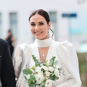 Chic φθινοπωρινός γάμος στη Λευκωσία με λευκά λουλούδια | Μαρκέλλα & Γιώργος