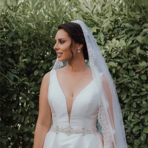 Καλοκαιρινός γάμος στην Αθήνα με ρομαντικές συνθέσεις από τριαντάφυλλα και ελιά │ Αναστασία & Βασίλης