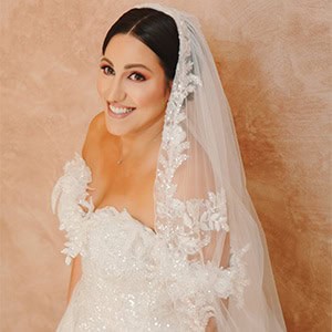 Καλοκαιρινός γάμος στο Κτήμα Ιπποστάσιο με λευκά άνθη | Εύη & Φάνης