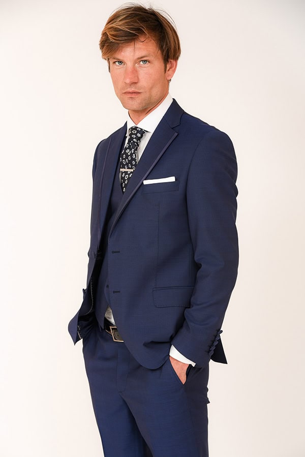 unique-groom-suits-portobellos_12