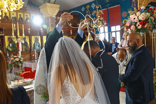 beautiful-spring-wedding-paphos-romantic-shots_17