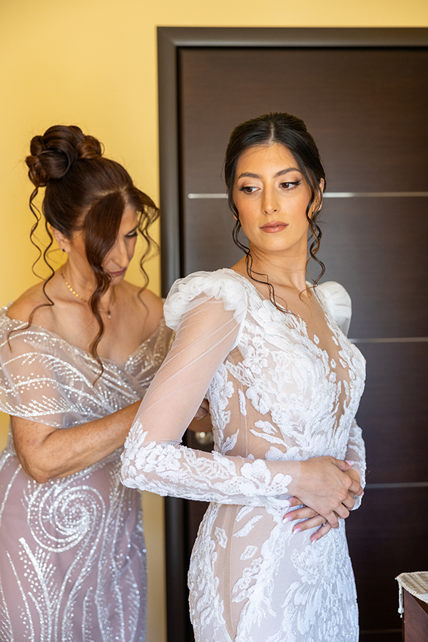 beautiful-summer-wedding-athens-white-peach-flowers_03