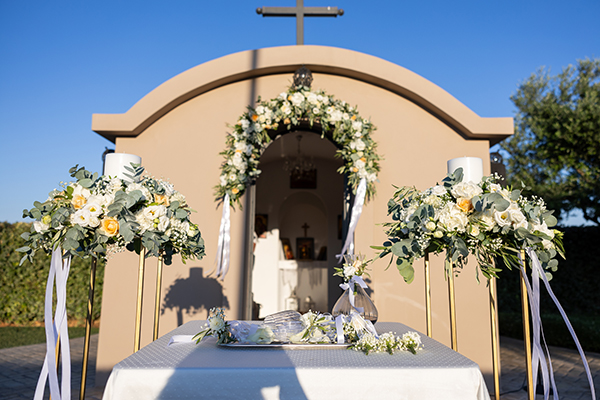 beautiful-summer-wedding-athens-white-peach-flowers_09