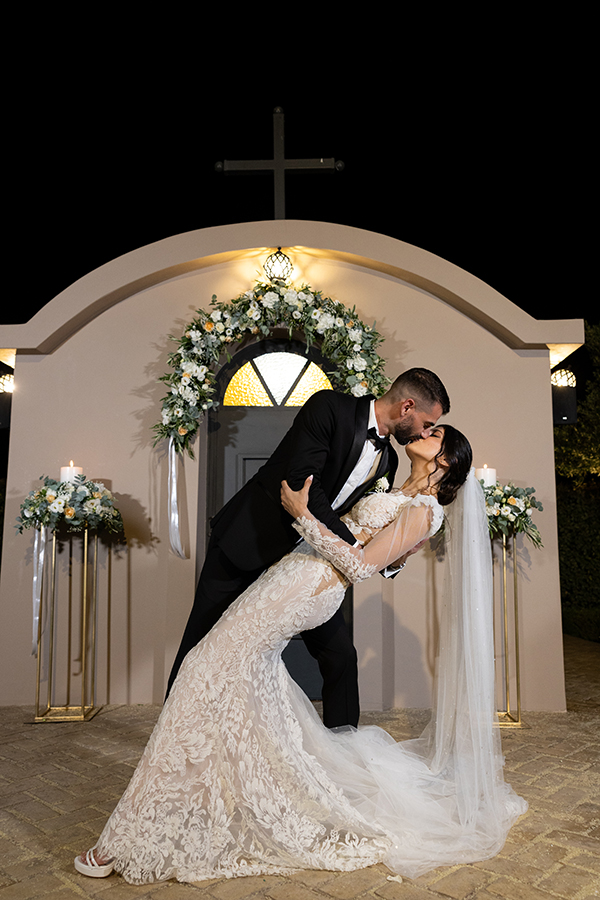 beautiful-summer-wedding-athens-white-peach-flowers_16