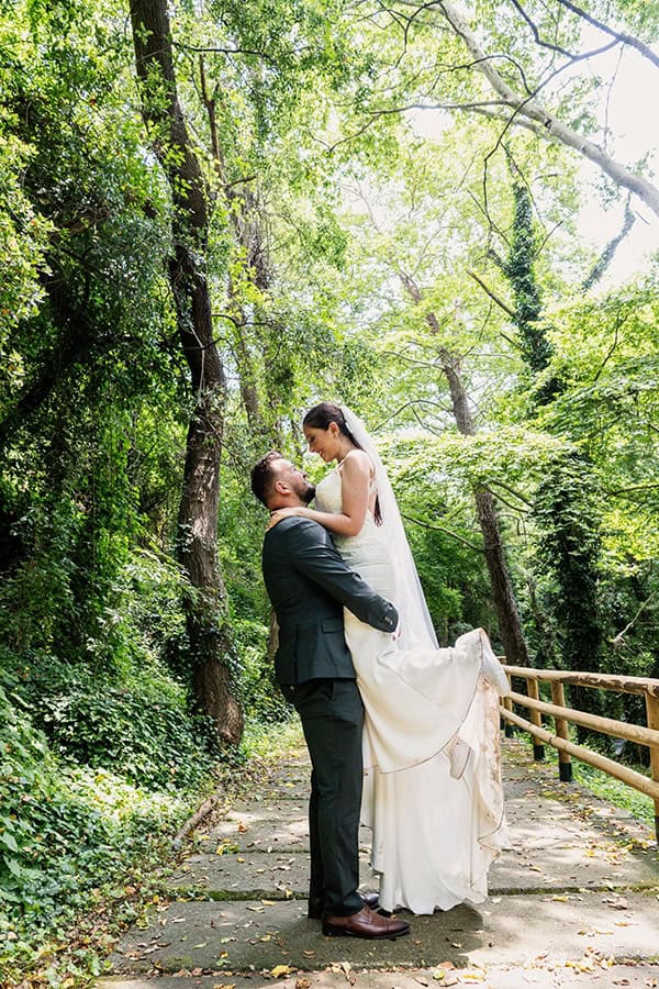 chic-summer-wedding-drama-white-orchids_01