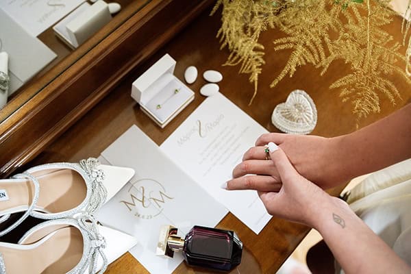 chic-summer-wedding-drama-white-orchids_04