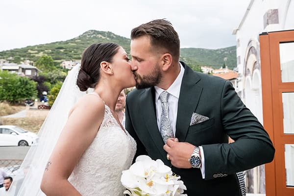 chic-summer-wedding-drama-white-orchids_12