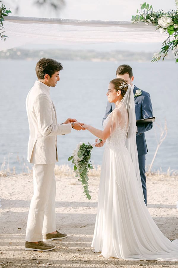 destination-summer-wedding-spetses-white-flowers_01