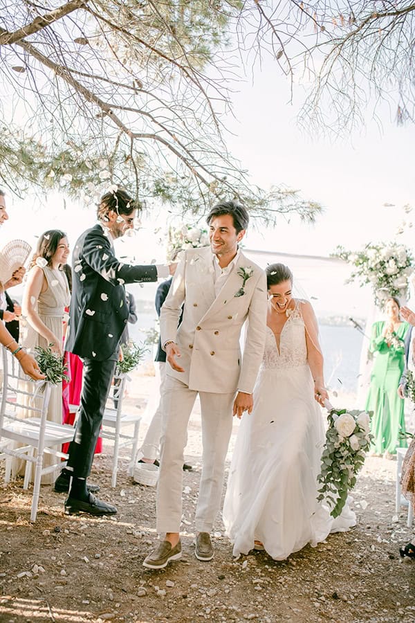destination-summer-wedding-spetses-white-flowers_02