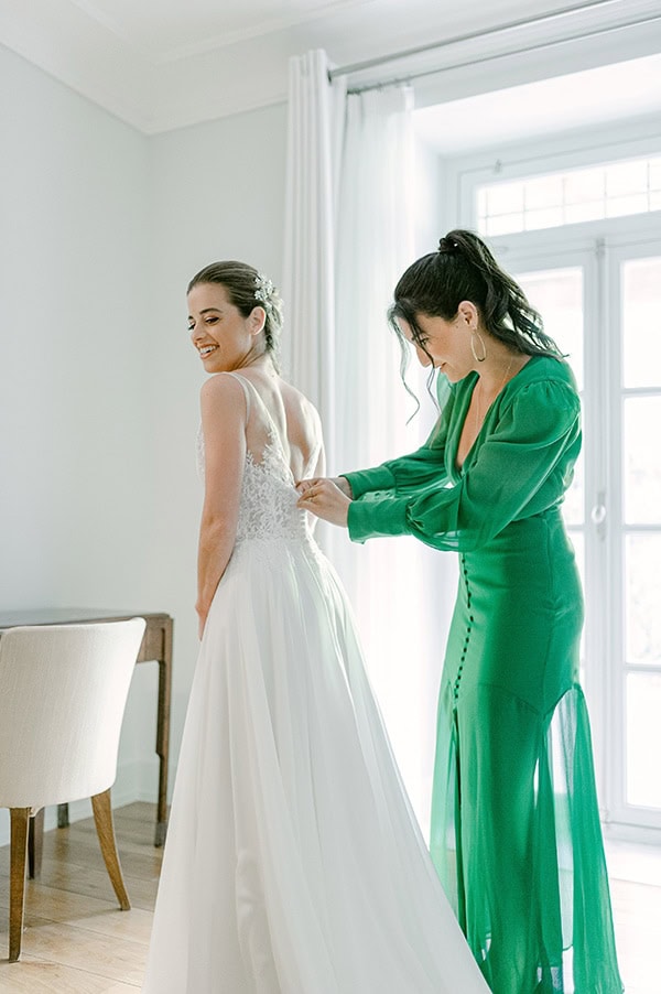 destination-summer-wedding-spetses-white-flowers_06x