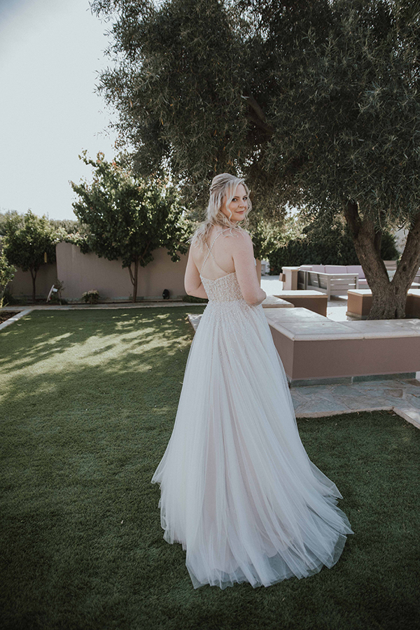 destination-wedding-athens-fuchsia-peach-roses_03x