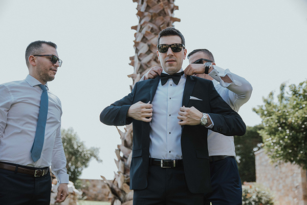 destination-wedding-athens-fuchsia-peach-roses_17