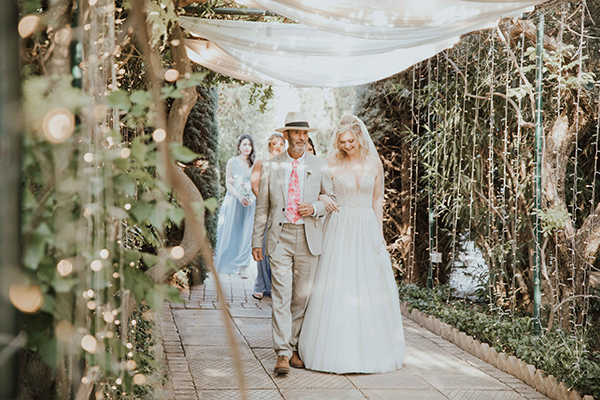 destination-wedding-athens-fuchsia-peach-roses_27