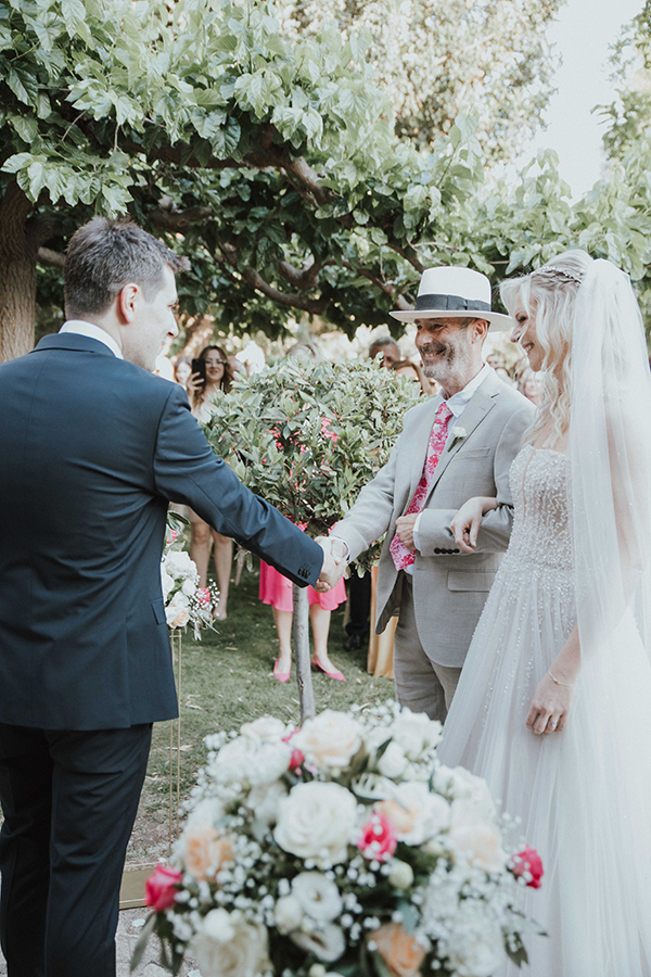 destination-wedding-athens-fuchsia-peach-roses_29