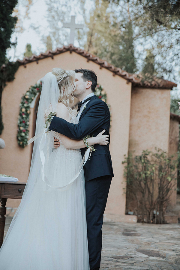 destination-wedding-athens-fuchsia-peach-roses_34