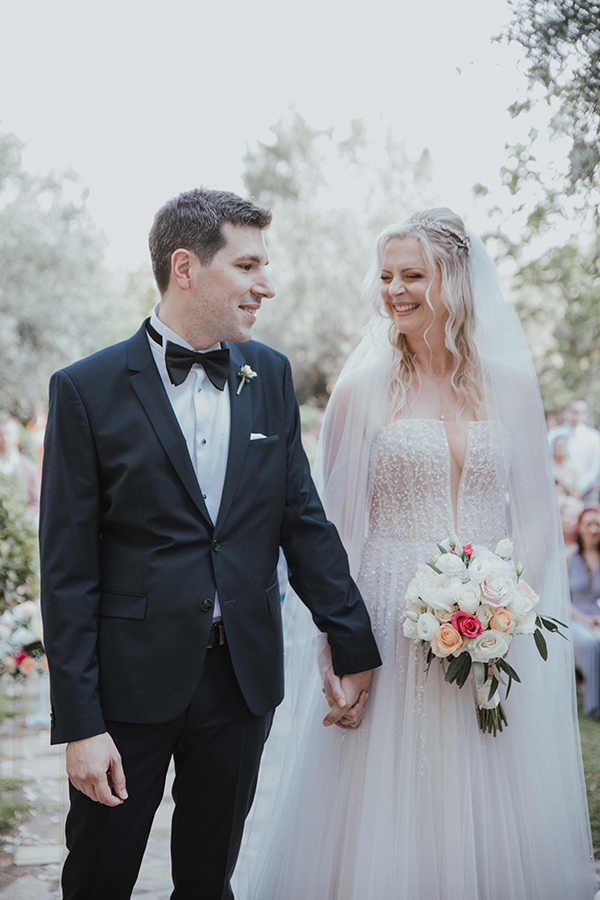 destination-wedding-athens-fuchsia-peach-roses_35x