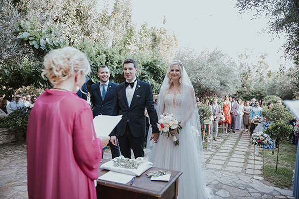 destination-wedding-athens-fuchsia-peach-roses_35z