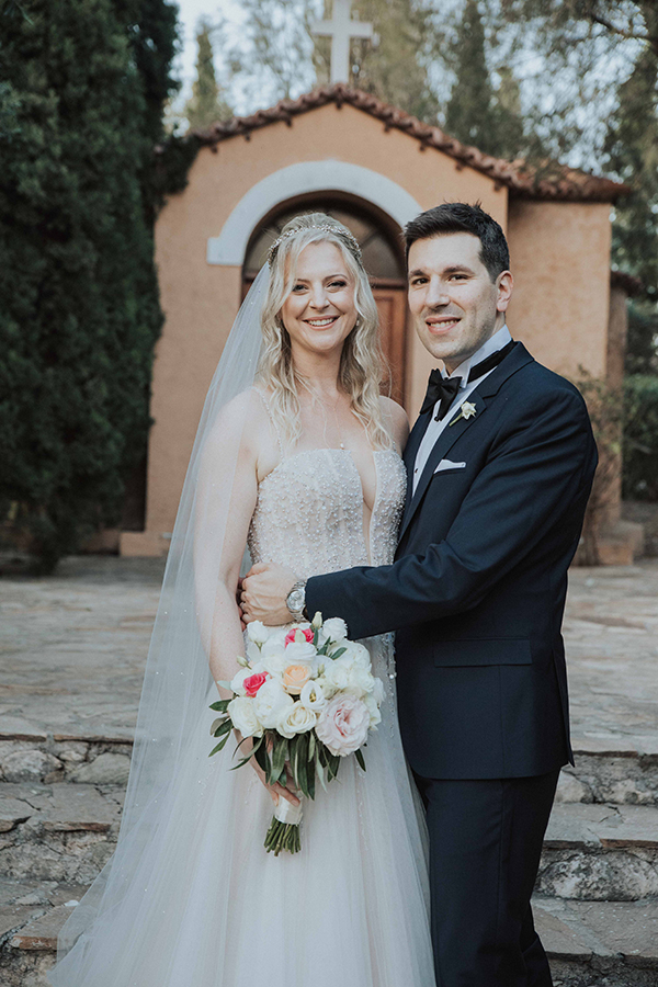 destination-wedding-athens-fuchsia-peach-roses_37