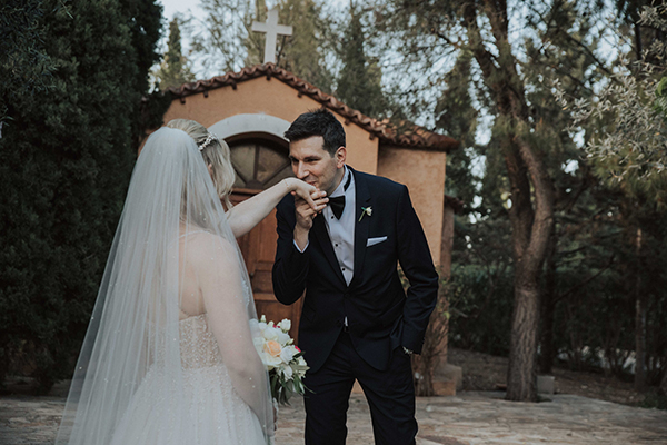 destination-wedding-athens-fuchsia-peach-roses_38