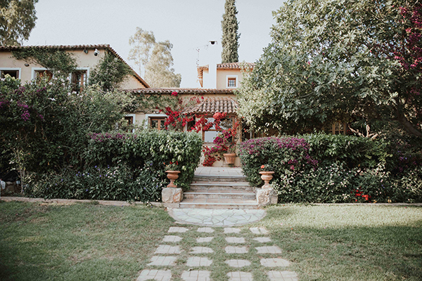 destination-wedding-athens-fuchsia-peach-roses_41