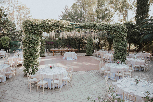 destination-wedding-athens-fuchsia-peach-roses_42