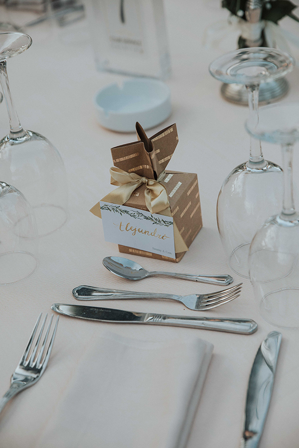 destination-wedding-athens-fuchsia-peach-roses_48