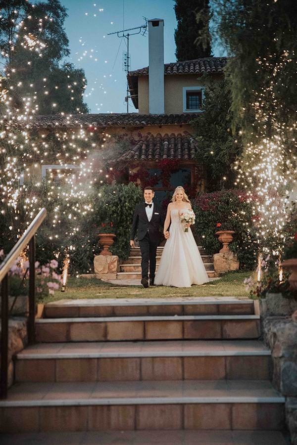 destination-wedding-athens-fuchsia-peach-roses_49